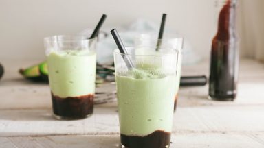 Indonesische avocadosmoothie ‘Es alpukat’