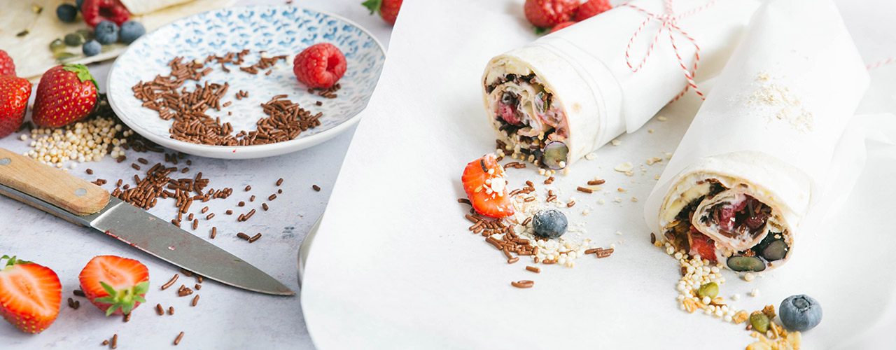 Ontbijtwrap met hagelslag, fruit en granen