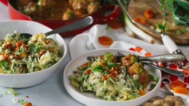 Stamppot andijvie met rode curry-gehaktballen